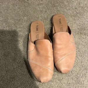 Tom’s slip on slides size 7.5